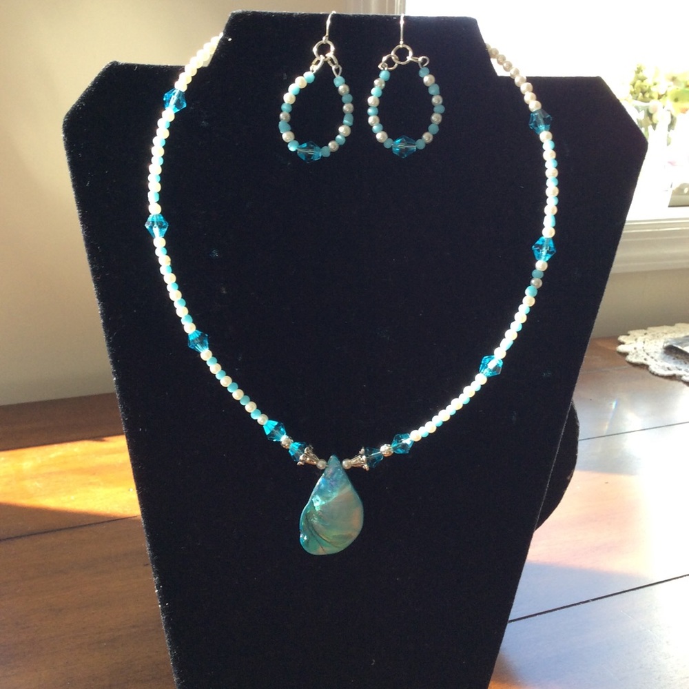 Hand Crafted Beaded Beautiful Necklace & Earring Set - Picture 1 of 4